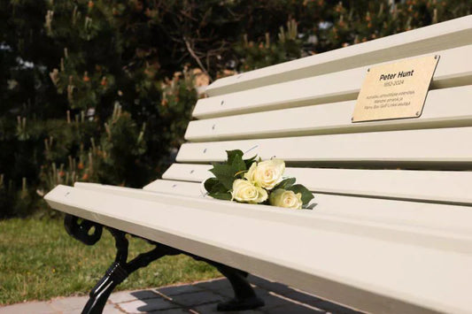 MEMORIAL BENCH TO HONOR PETER HUNT